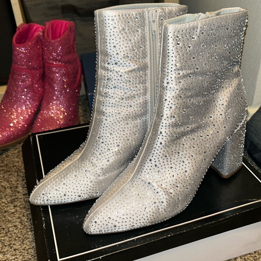 QUPID Silver Sparkle Booties - Womens Sz 8